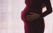 Tehotná žena prišla s tažkosťami na pohotovosť, vypýtali si urgentný poplatok